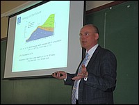 Профессор Lars Kloo во время доклада