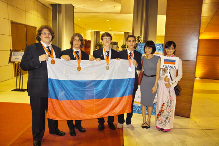 Сборная команда России с медалями