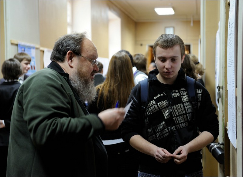 Работа подсекции "Аналитическая химия". Сложные вопросы профессора И.В.Плетнёва студенту 4 курса Дмитрию Ельнякову.