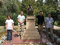 Сборная России у памятника А.С.Грибоедову//на территории посольства РФ в Тегеране.
