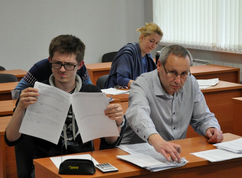Жюри проверяет работы
