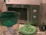 Видео: Агрегатные состояния вещества. Перегретая вода из СВЧ-печки (закипает при добавлении кофе)