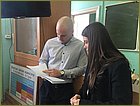Студент VI курса Никита Мареев в кабинете химии // в Средней общеобразовательной школе №5 г. Климовска